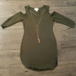 Hunter green off the shoulder 3 quarter sleeve dre